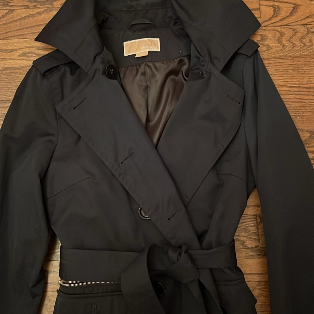 Navy blue jacket. - Picture 3 of 7